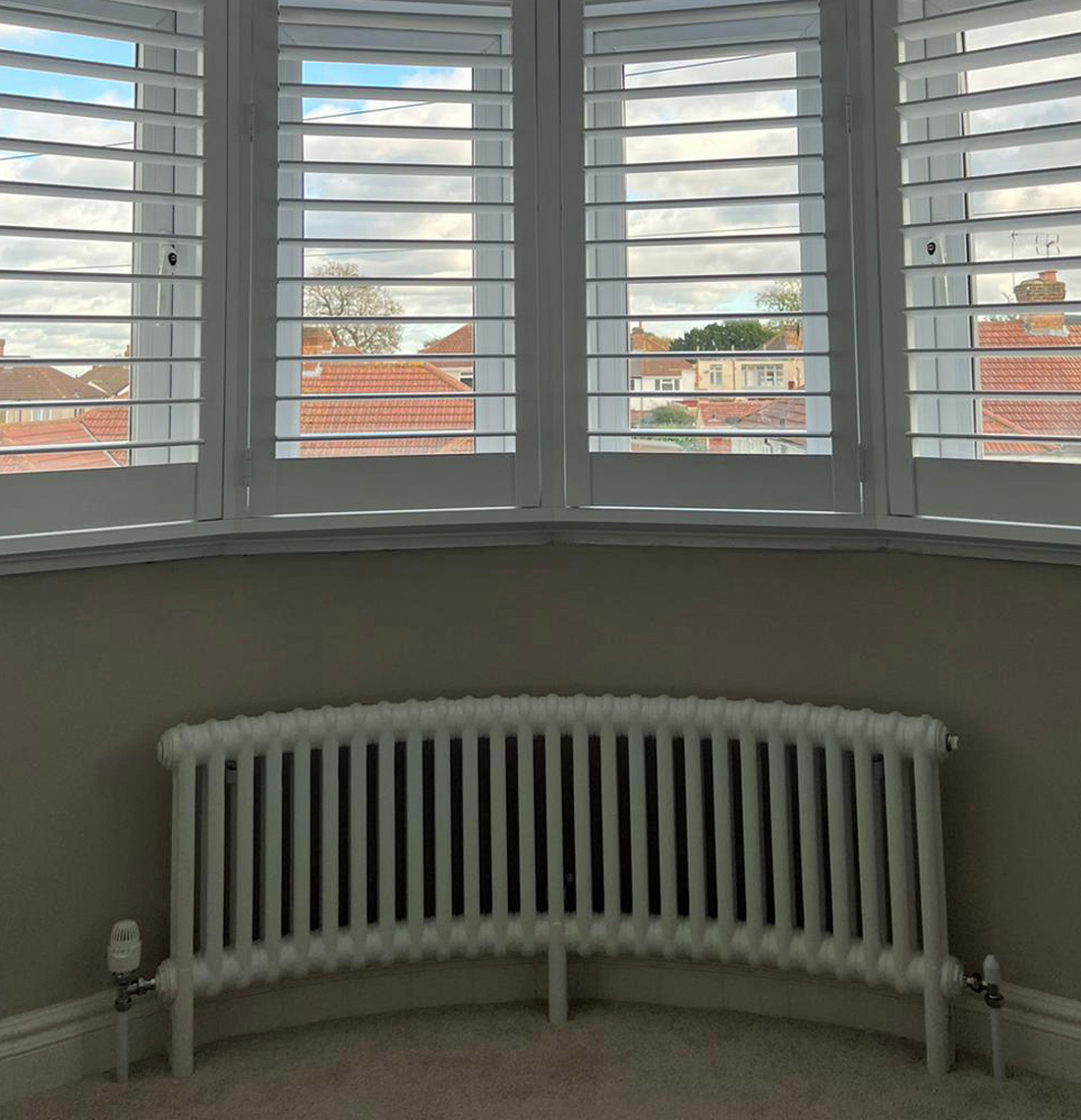 Image of a curved radiator